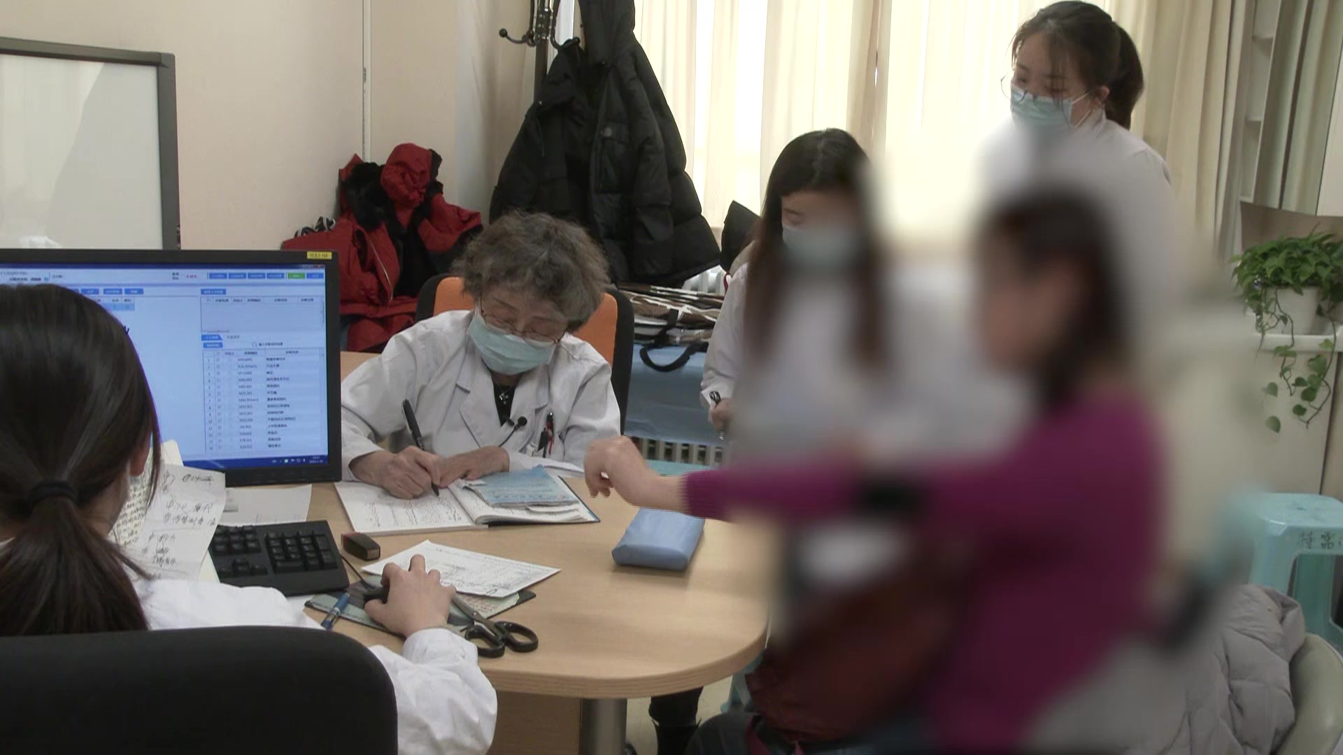 阳虚寒凝：37岁女性骨关节炎关节疼痛伴手足不温之温阳散寒法