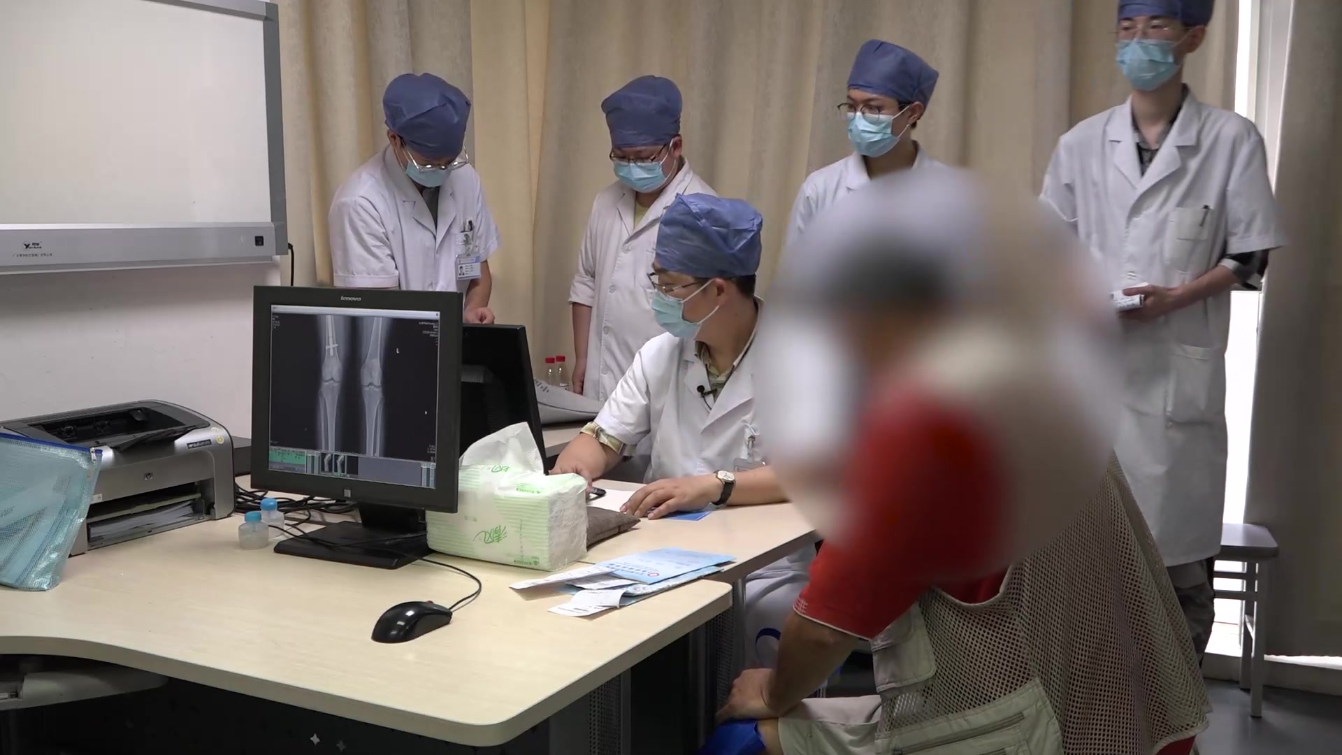 气滞血瘀：65岁男性股骨头坏死10年劳累后行走不利的中药调治与关节养护