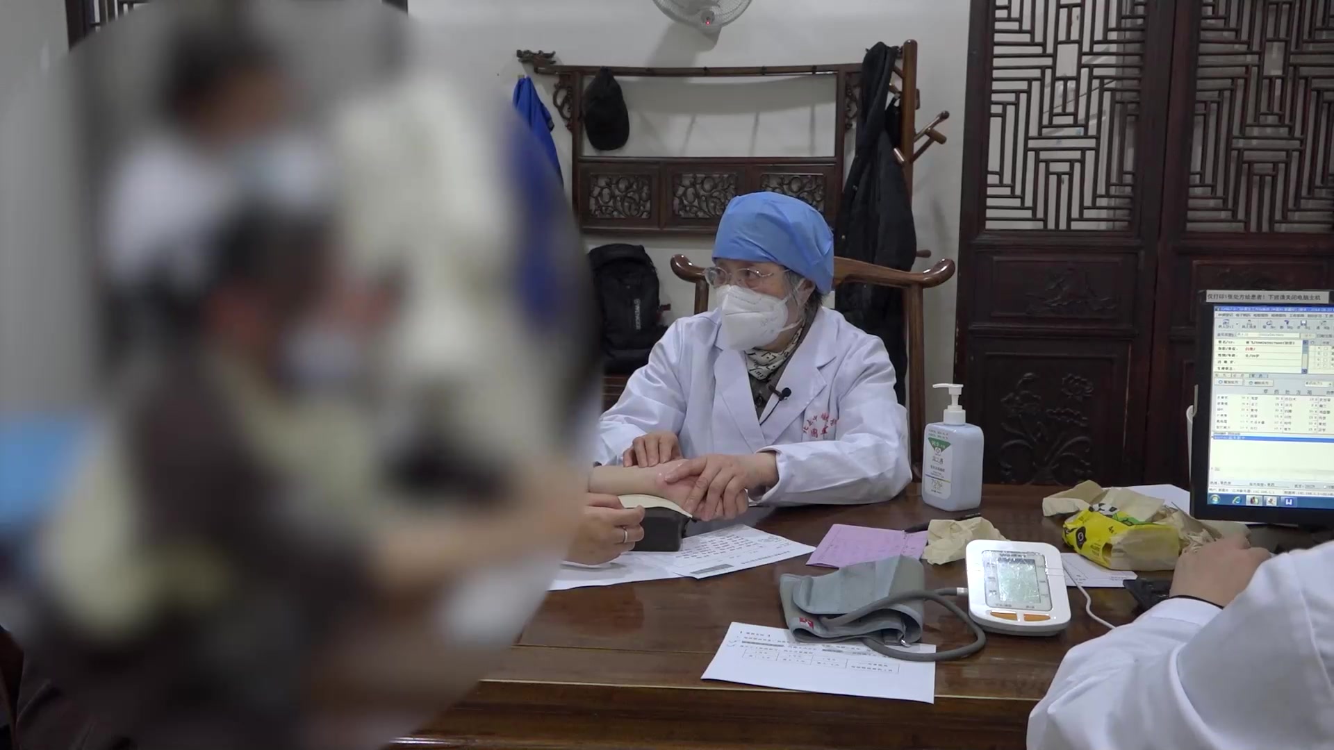 脾胃虚寒寒凝血瘀：16岁女生鼻炎头痛痛经的温中散寒法