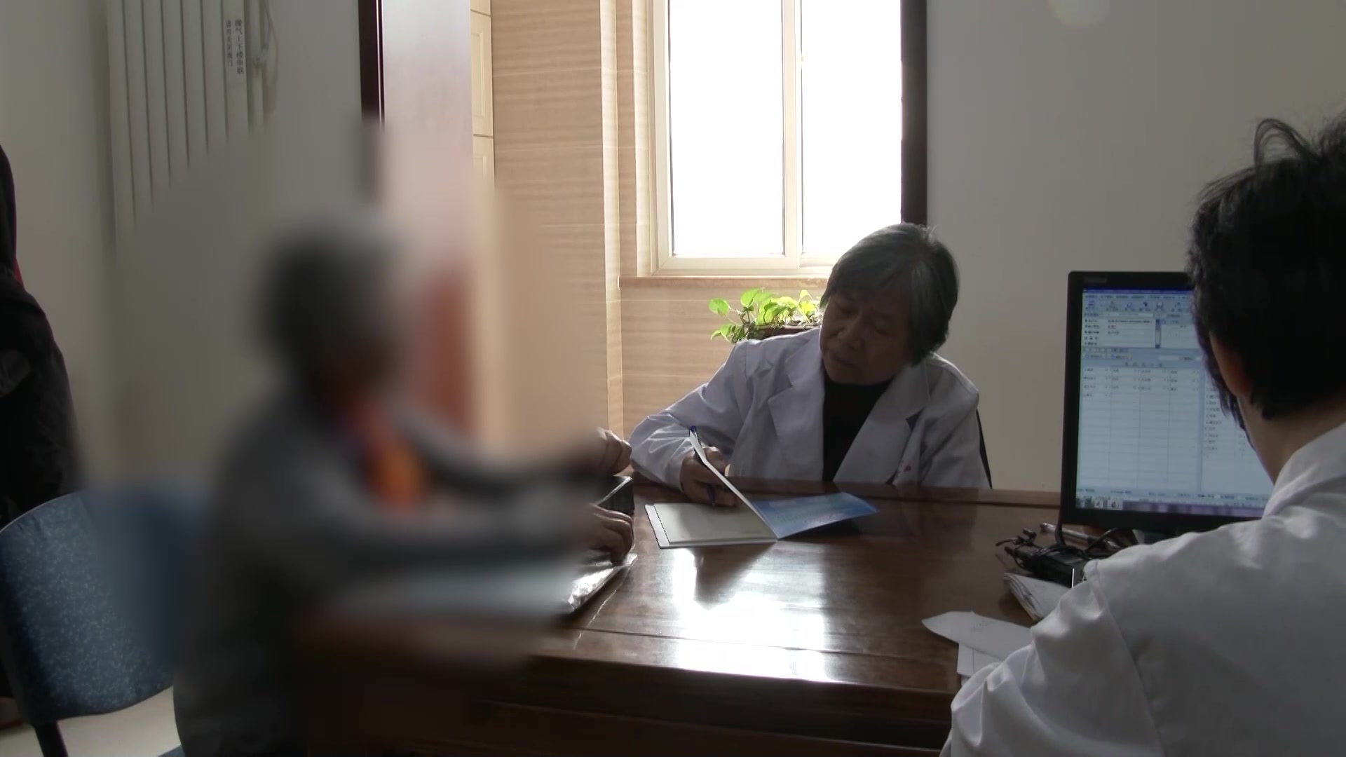 脾胃气虚湿热内蕴：77岁女性肛门术后排便不尽感的益气通腑清化法