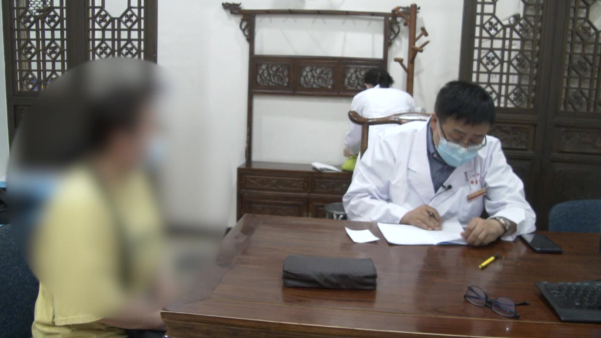 气郁痰凝兼脾虚气滞：47岁瘿瘤患者复诊多梦便无力之健脾理气调方