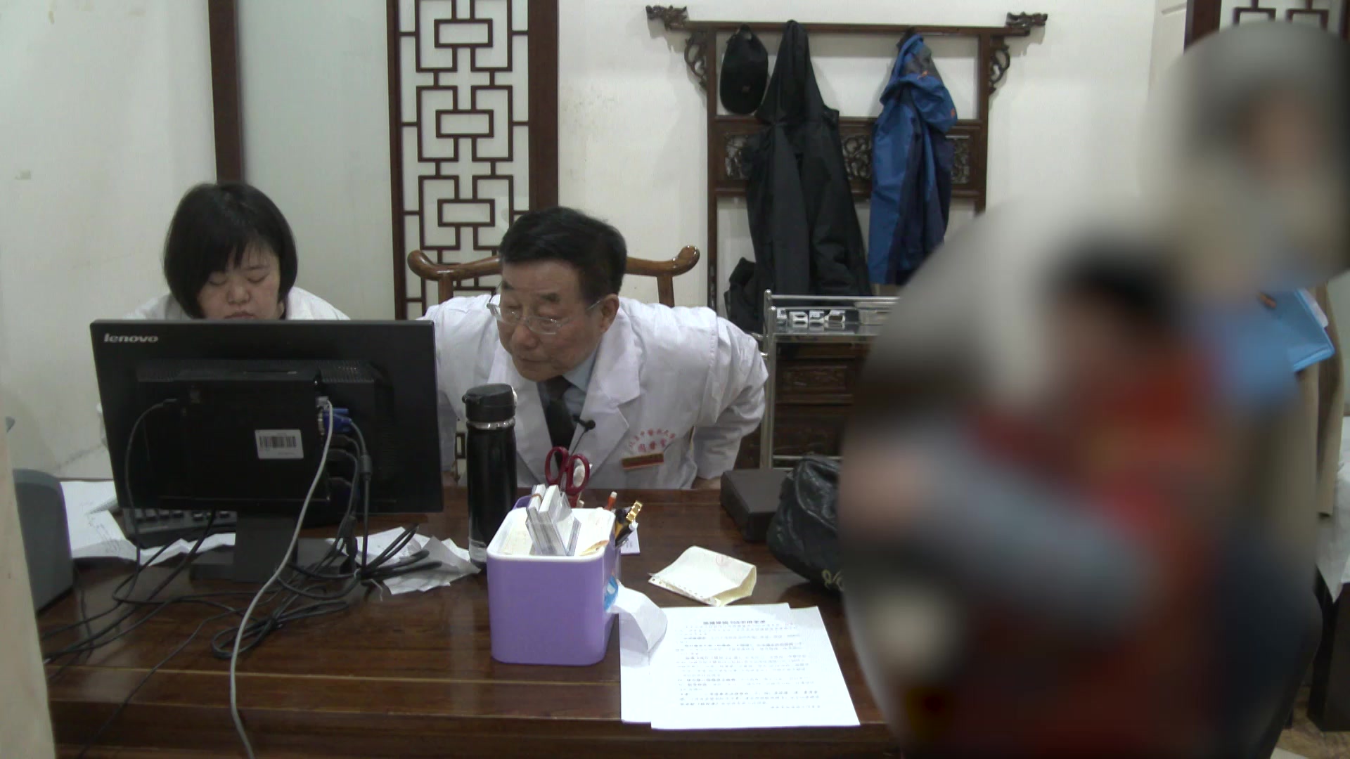 肝郁化火夹痰湿：47岁女性郁病复发心里热烦躁失眠的丹栀逍遥散加石膏针灸泄火法