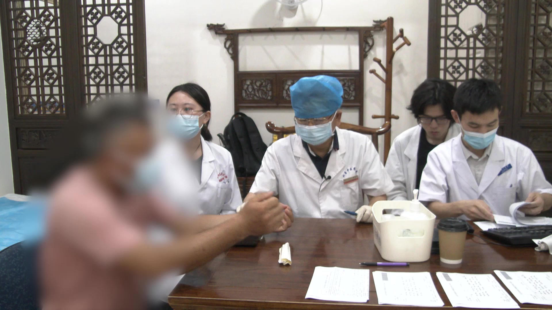 肾虚不固阴虚内热：42岁男性手足心热伴早泄的补肾固精清虚火法