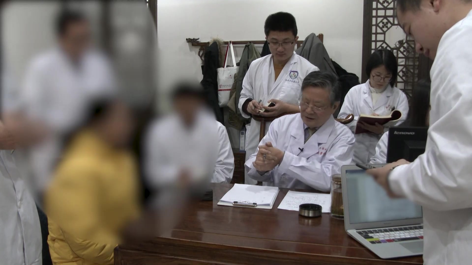 脾胃虚弱胃气上逆：55岁女性反流性食管炎打嗝反胃失眠复诊