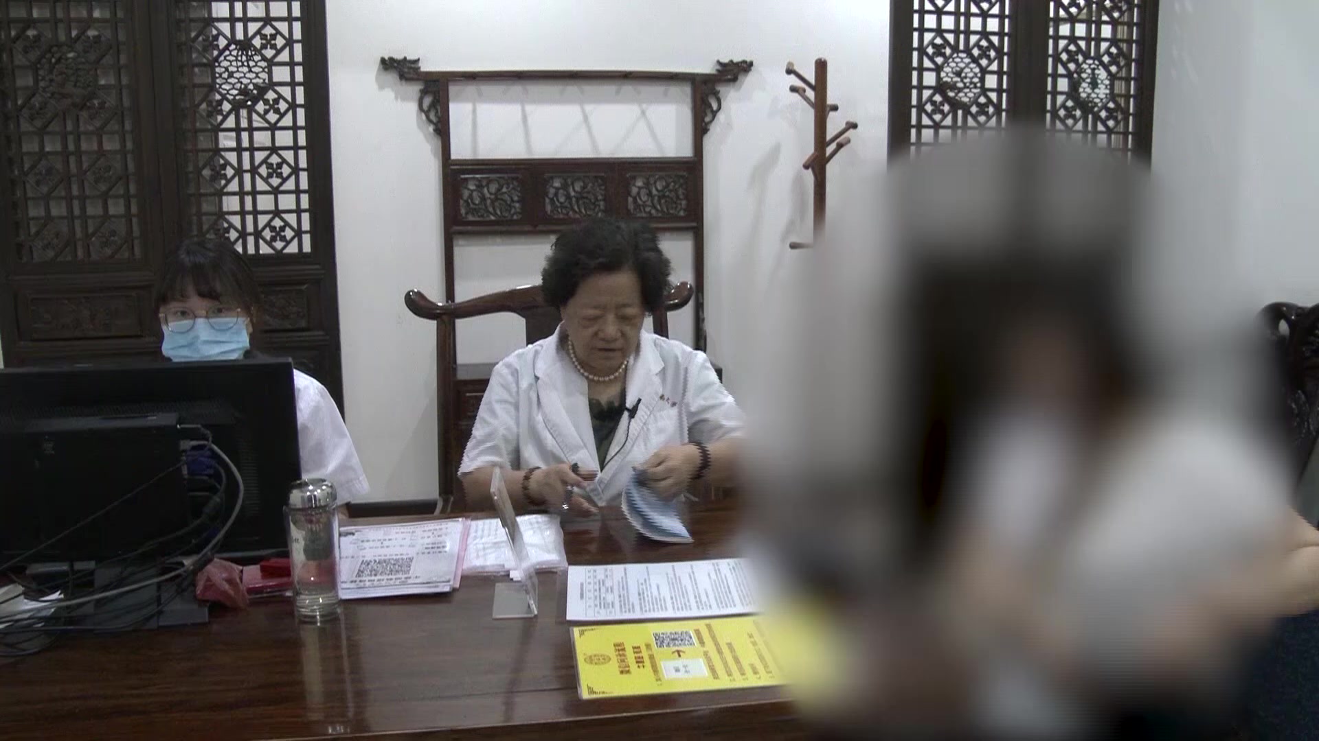 冲任失调瘀阻胞宫：43岁子宫肌瘤月经后期量多之分阶段治疗