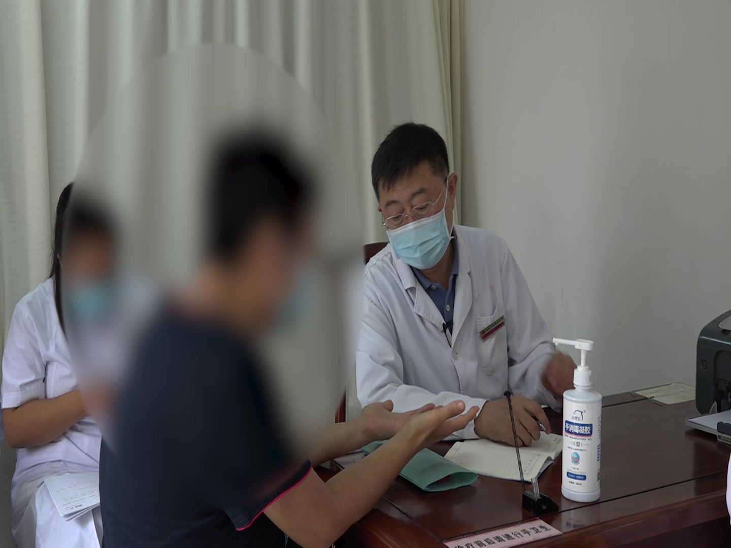 血虚风燥证：52岁女性手部湿疹/银屑病红斑脱屑的养血祛风法