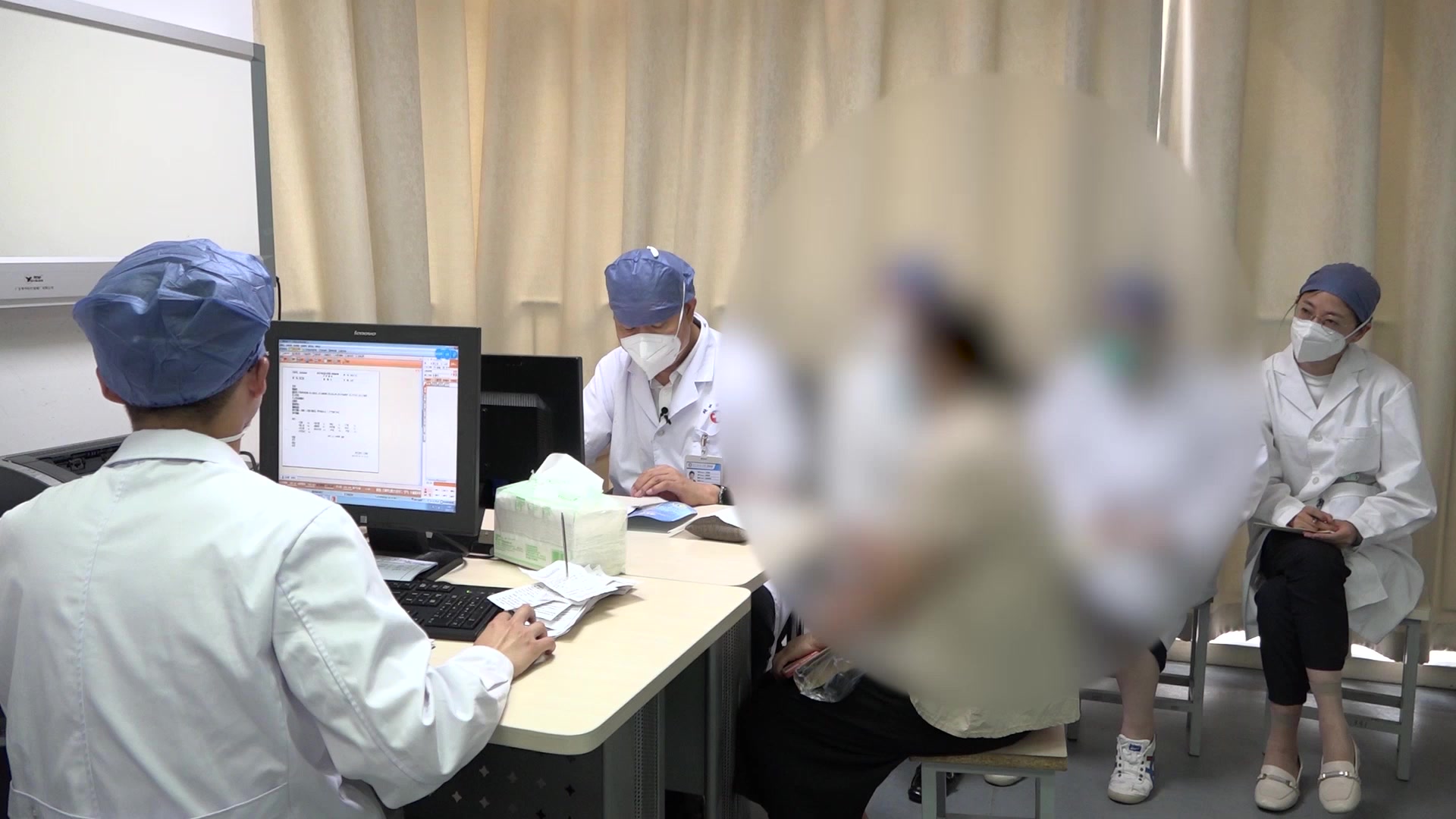 风温病气阴两虚：54岁女性肺炎后咳嗽喘憋的益气养阴清肺法