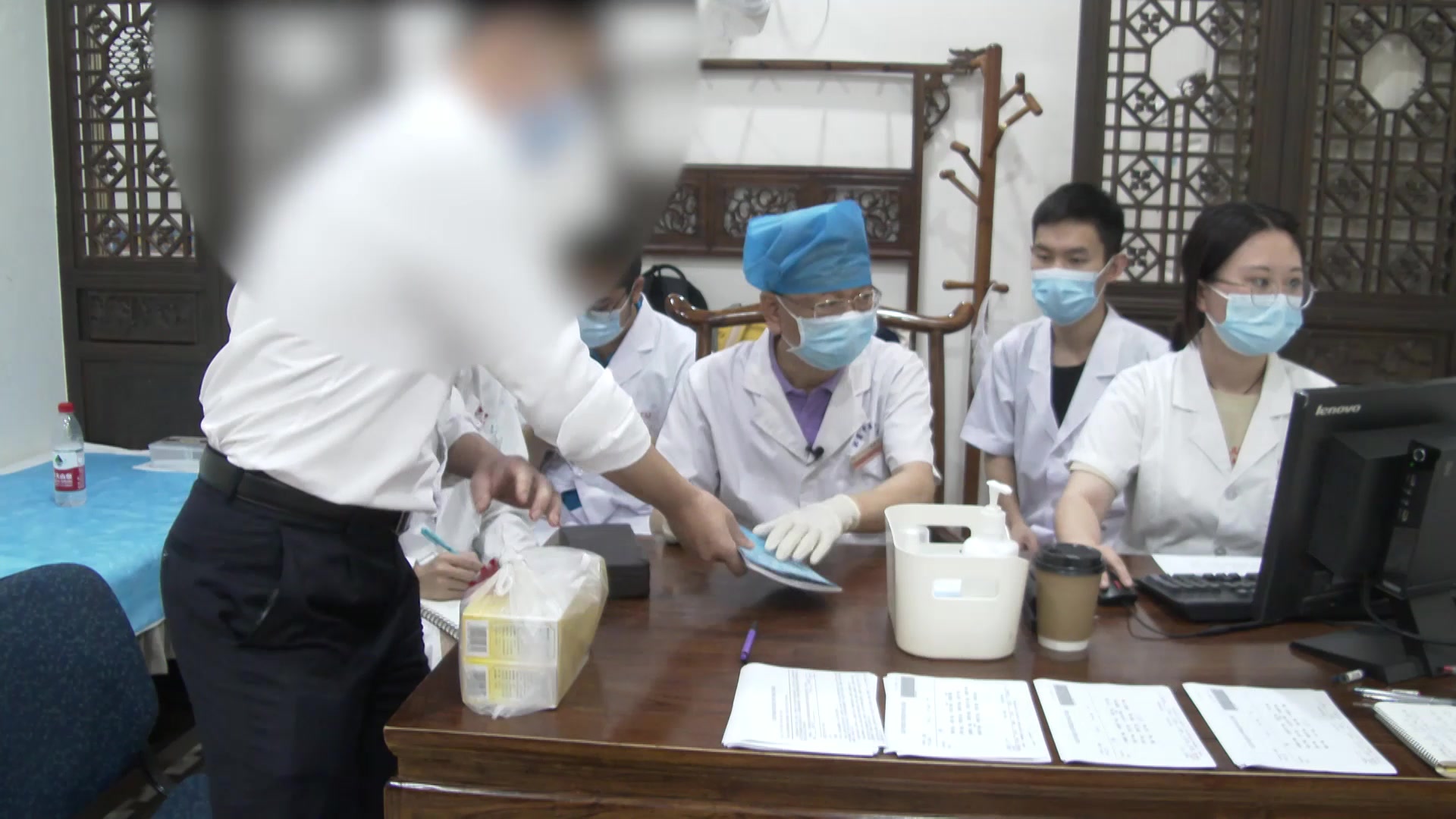 气滞血瘀证：42岁男性泛发性神经性皮炎冬季瘙痒的活血散风法