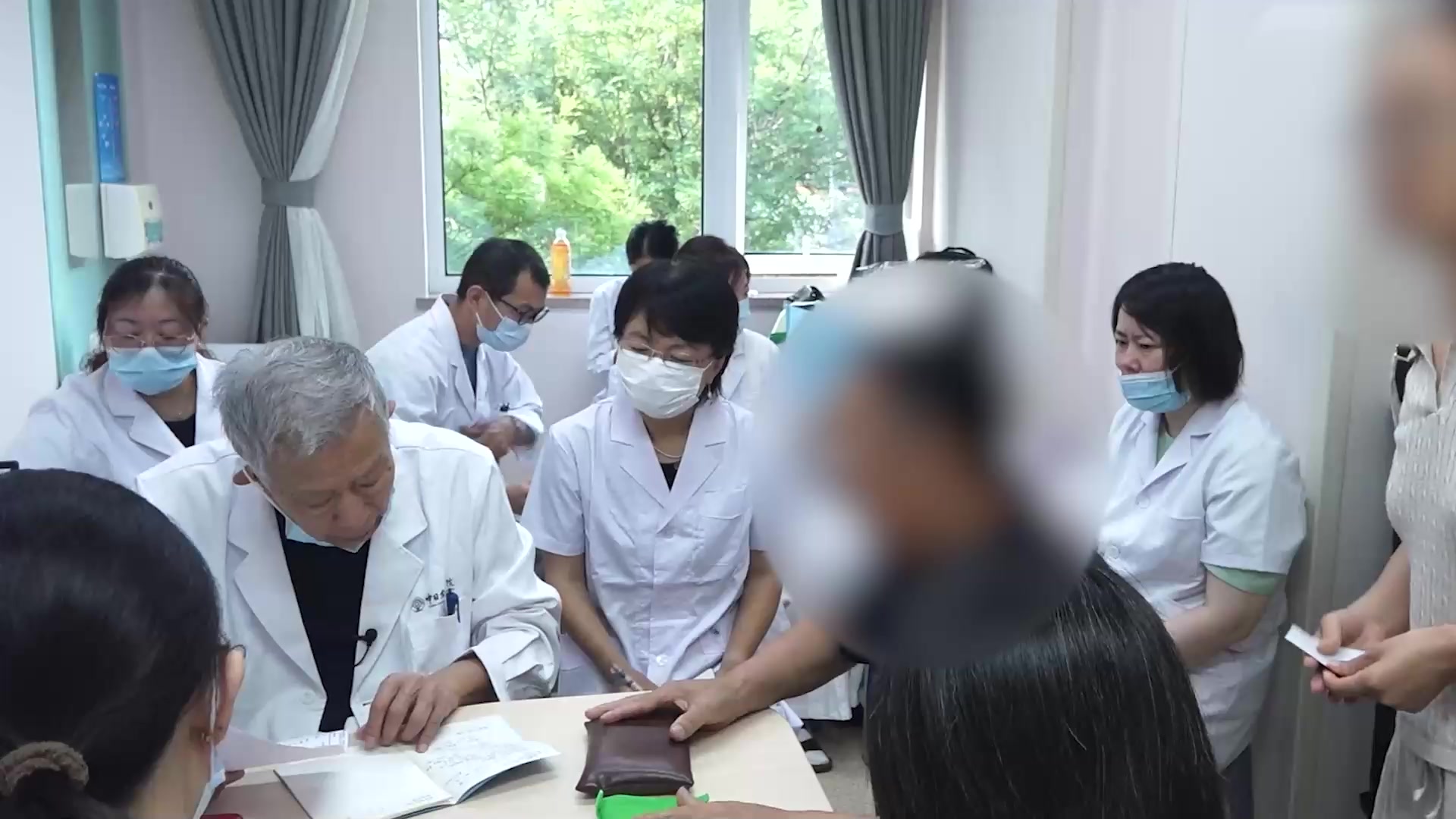 肺肾气虚痰瘀阻络：62岁男过敏性肺炎憋喘腿软之补肾纳气法