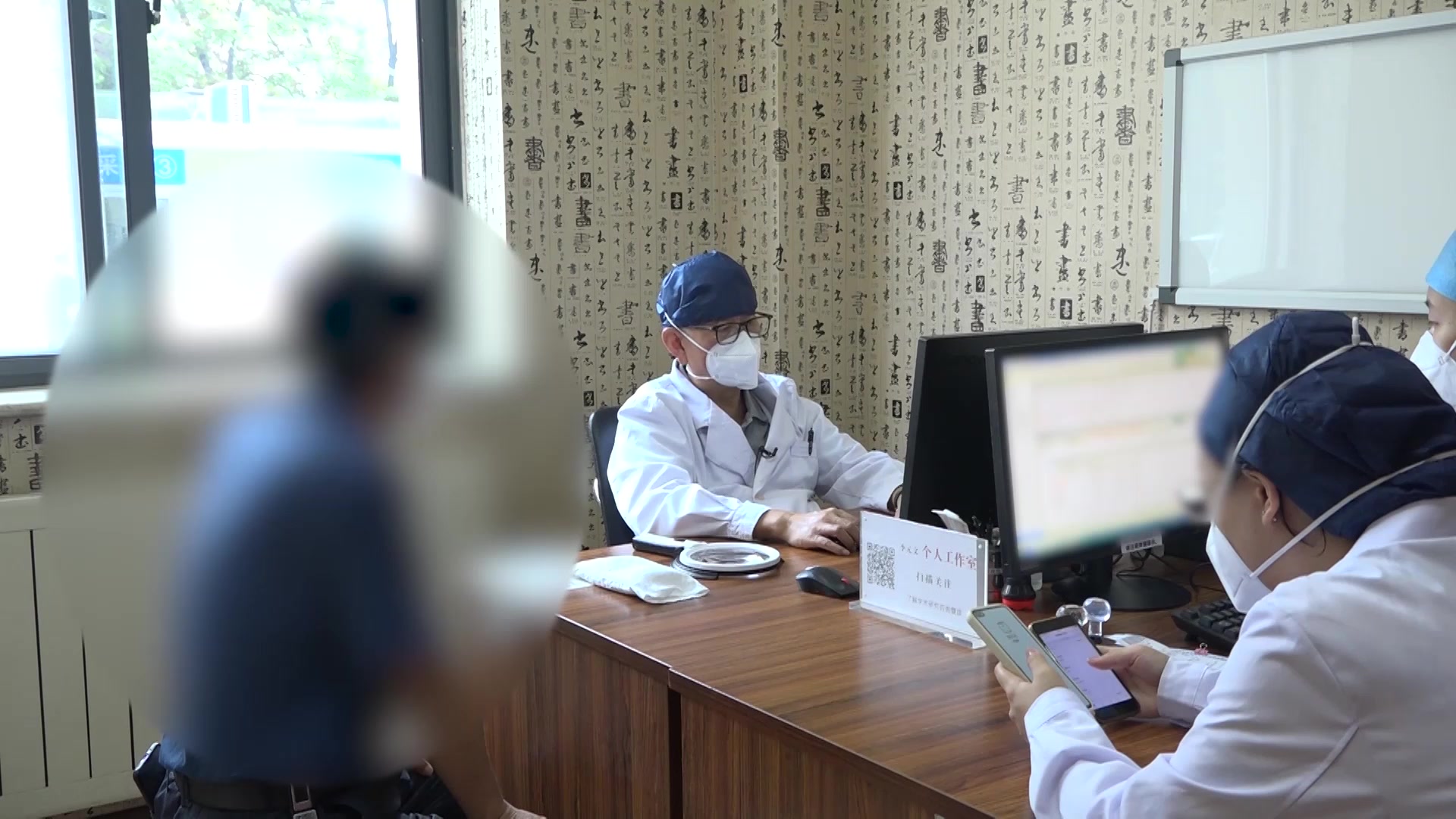 脾虚湿热内蕴：60岁脂溢性脱发伴全身瘙痒之健脾化湿清热法
