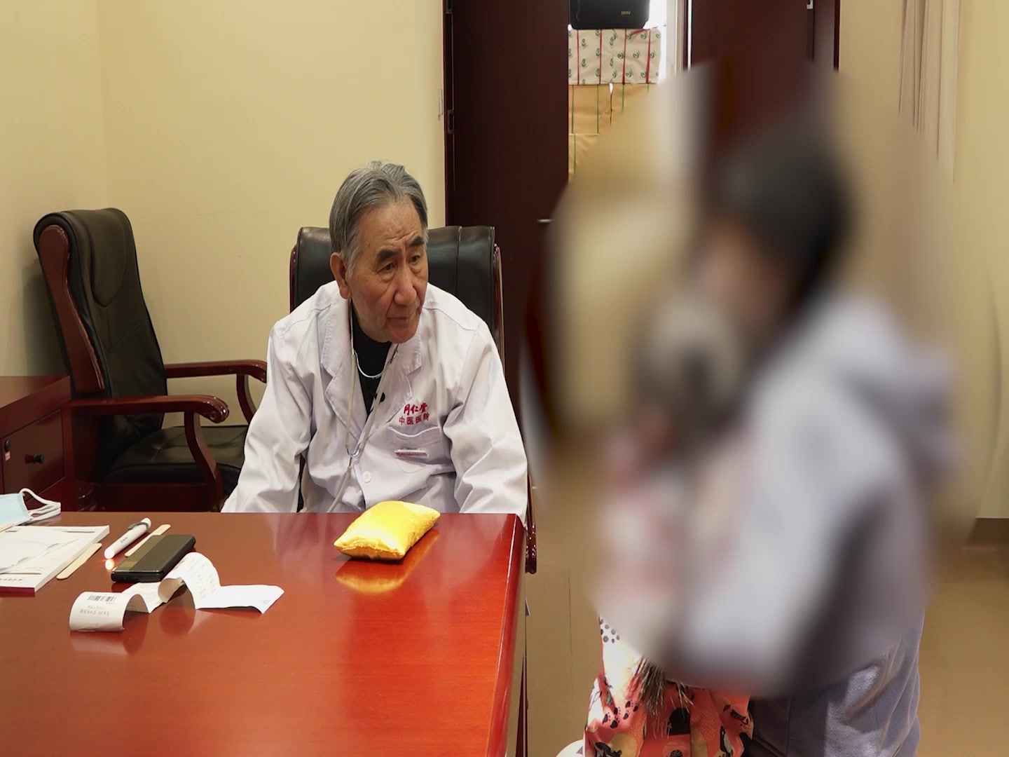 肺热腑气不通：4岁过敏女童咳嗽痰鸣大便干结的清肺通腑法
