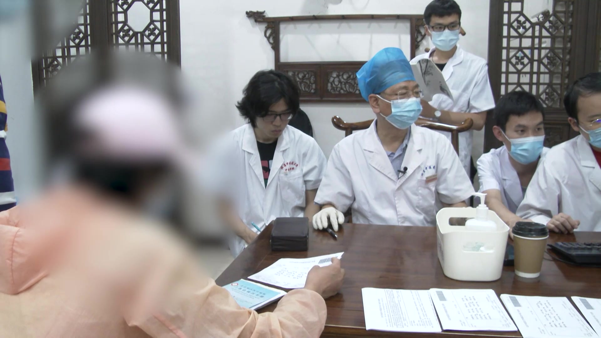 脾胃虚寒气滞：18岁男性腹胀便溏的健脾温中理气法