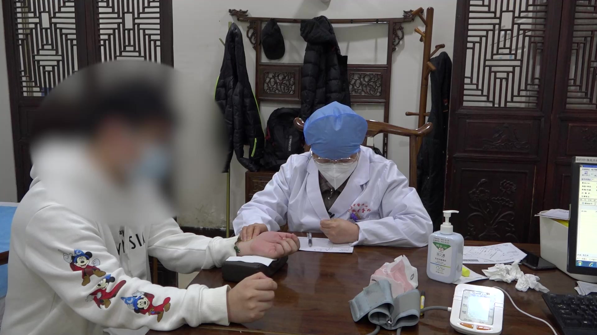 肝胆瘀阻证：26岁男性新冠后胃胀失眠的中药调理