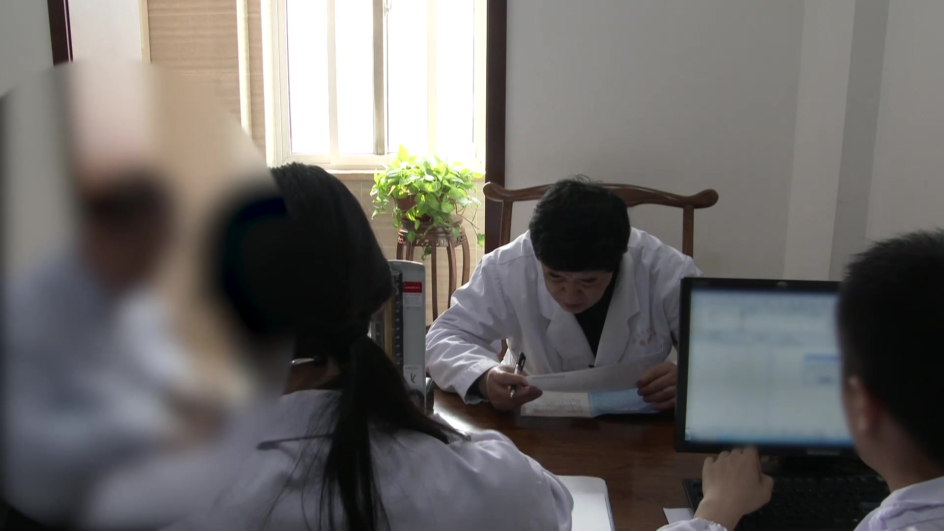 湿热内蕴：62岁男性眩晕头胀伴高血压的清热祛湿降压法