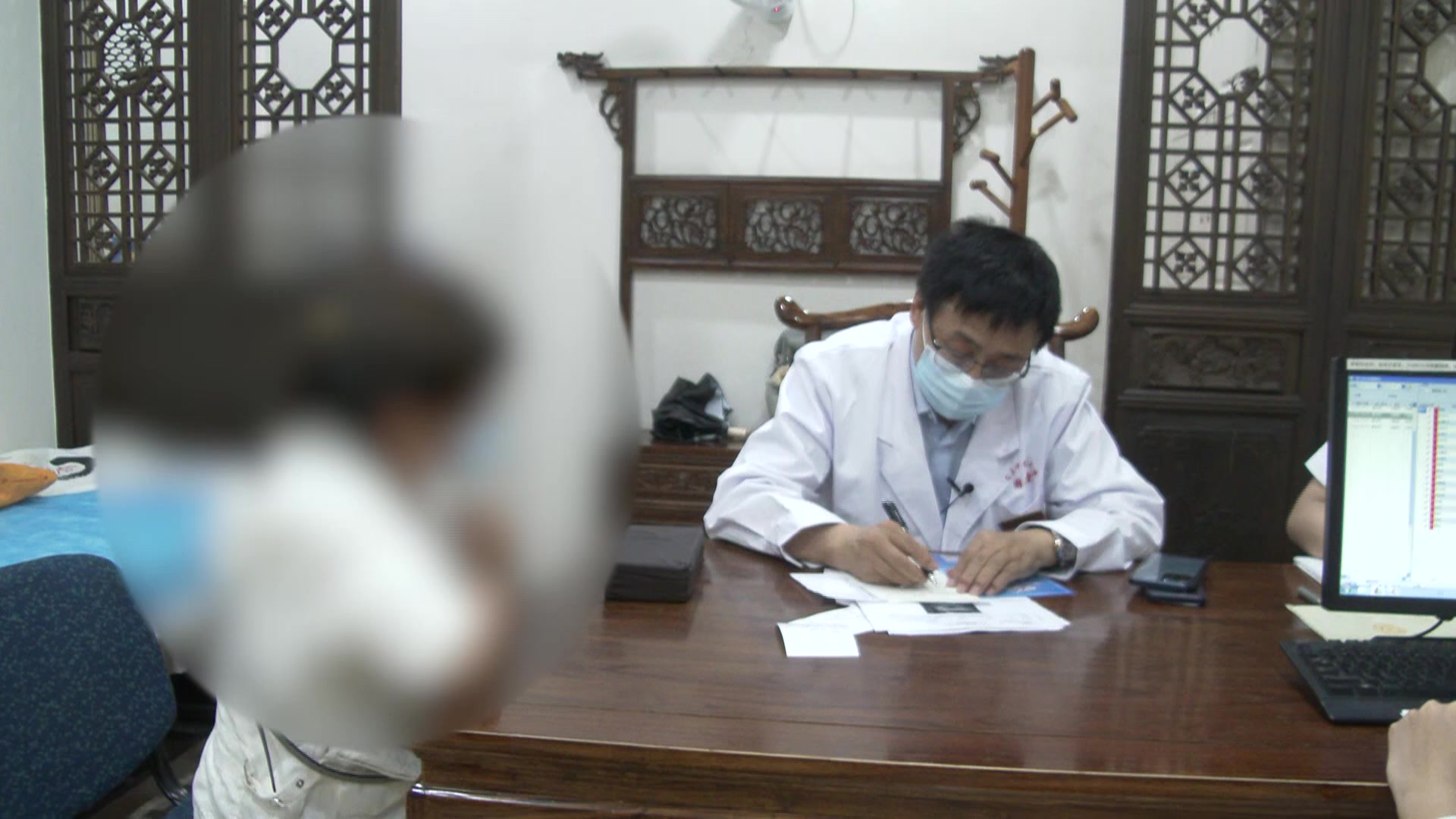 肝郁痰凝：56岁女性甲状腺结节伴心烦易怒的理气散结法