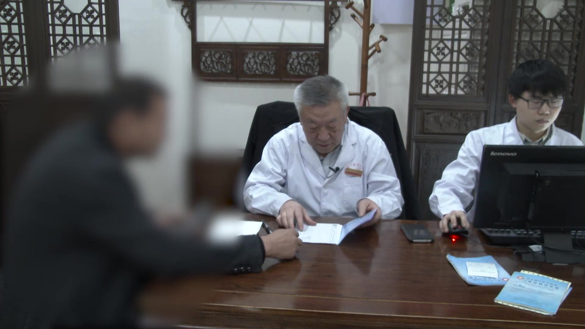 痰湿内蕴：46岁男性肺结节增大伴大便粘滞的健脾化湿散结法