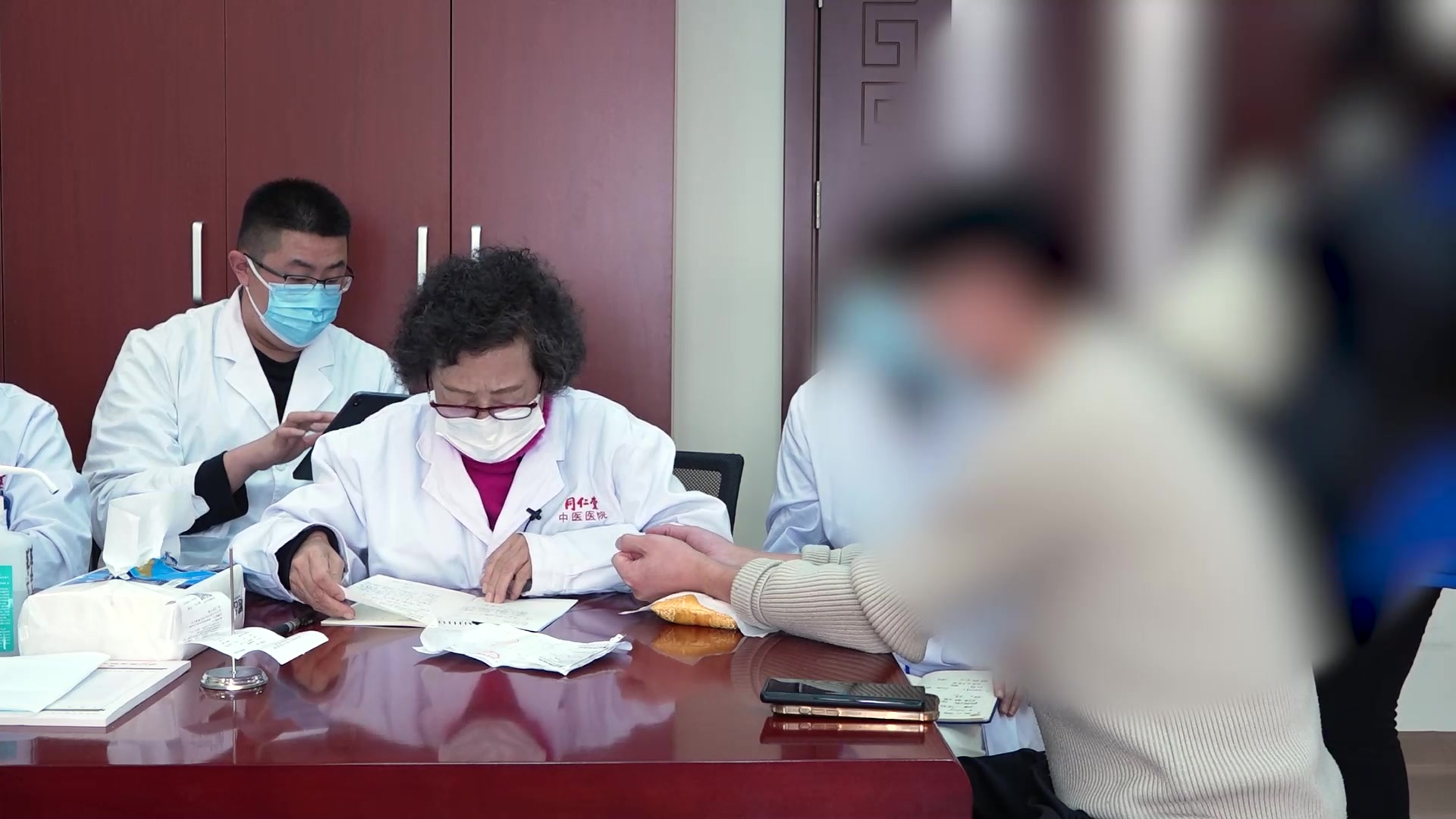 痰热郁肺：33岁男性咳嗽肤痒伴烦躁胸闷的清热化痰健脾法