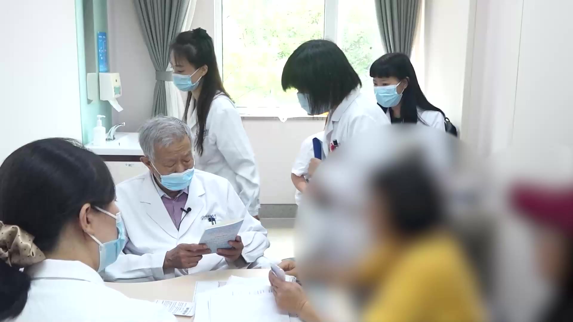 肝阳上亢证：58岁女失眠10年高血压顽固从滋阴潜阳论治