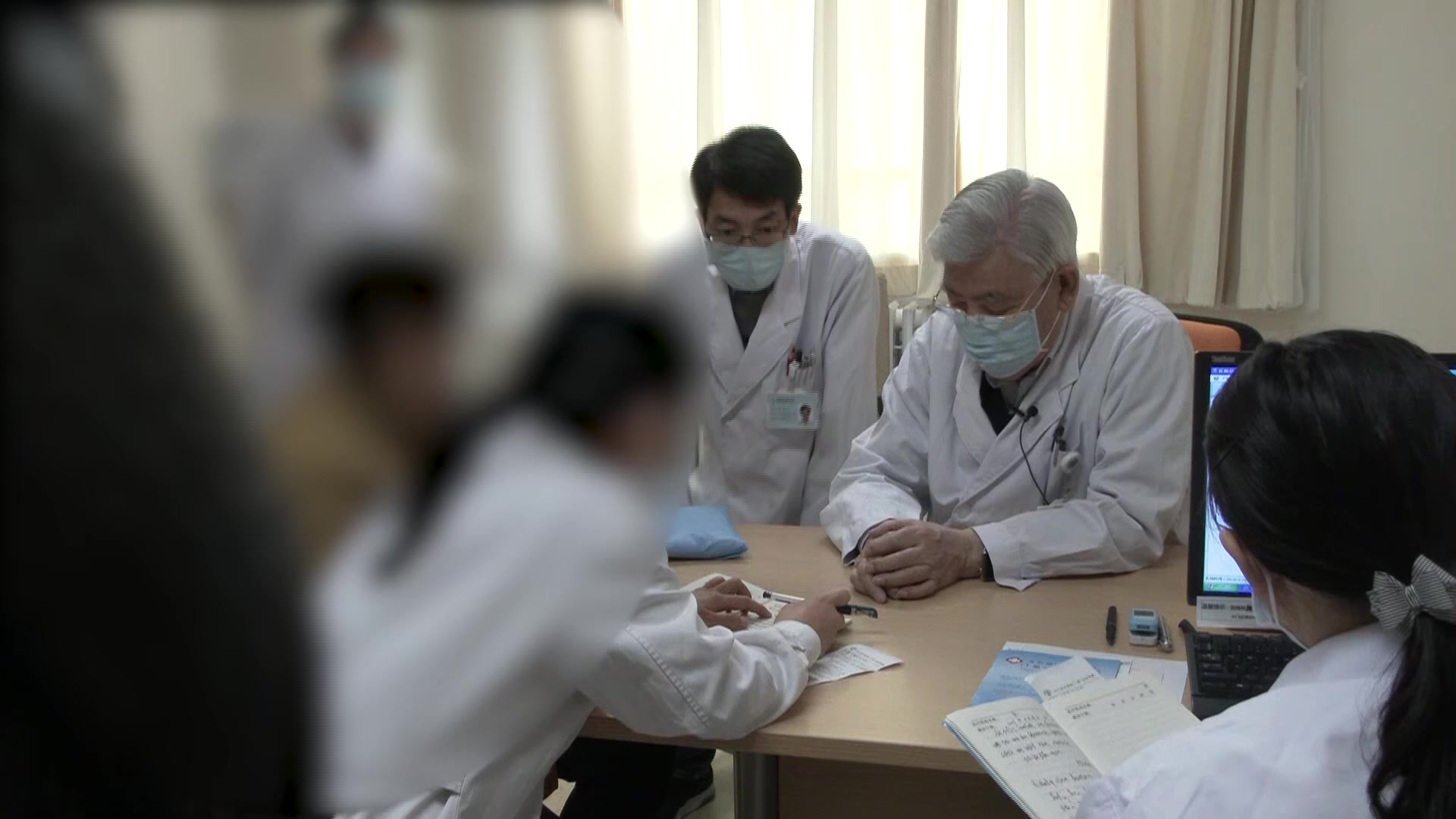 痰热阻肺兼脾阳虚：63岁女性慢性咳嗽咽痒伴便溏腿冷的调方思路