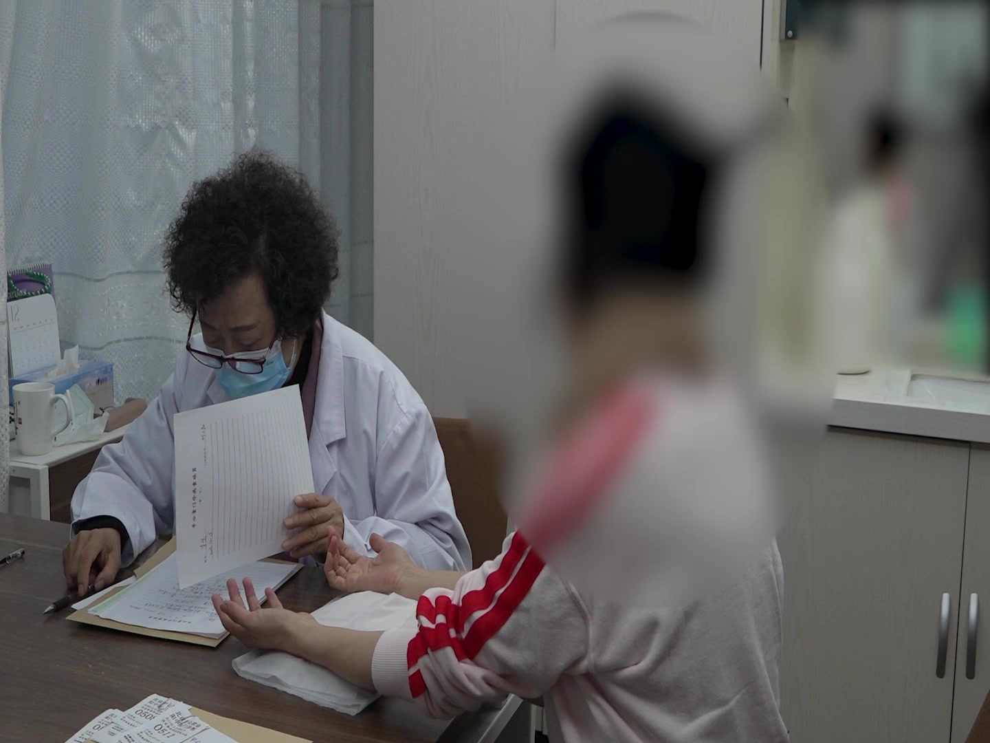 脾肾阳虚气化不利：52岁女性胃脘胀满伴尿频的温阳化气消胀法