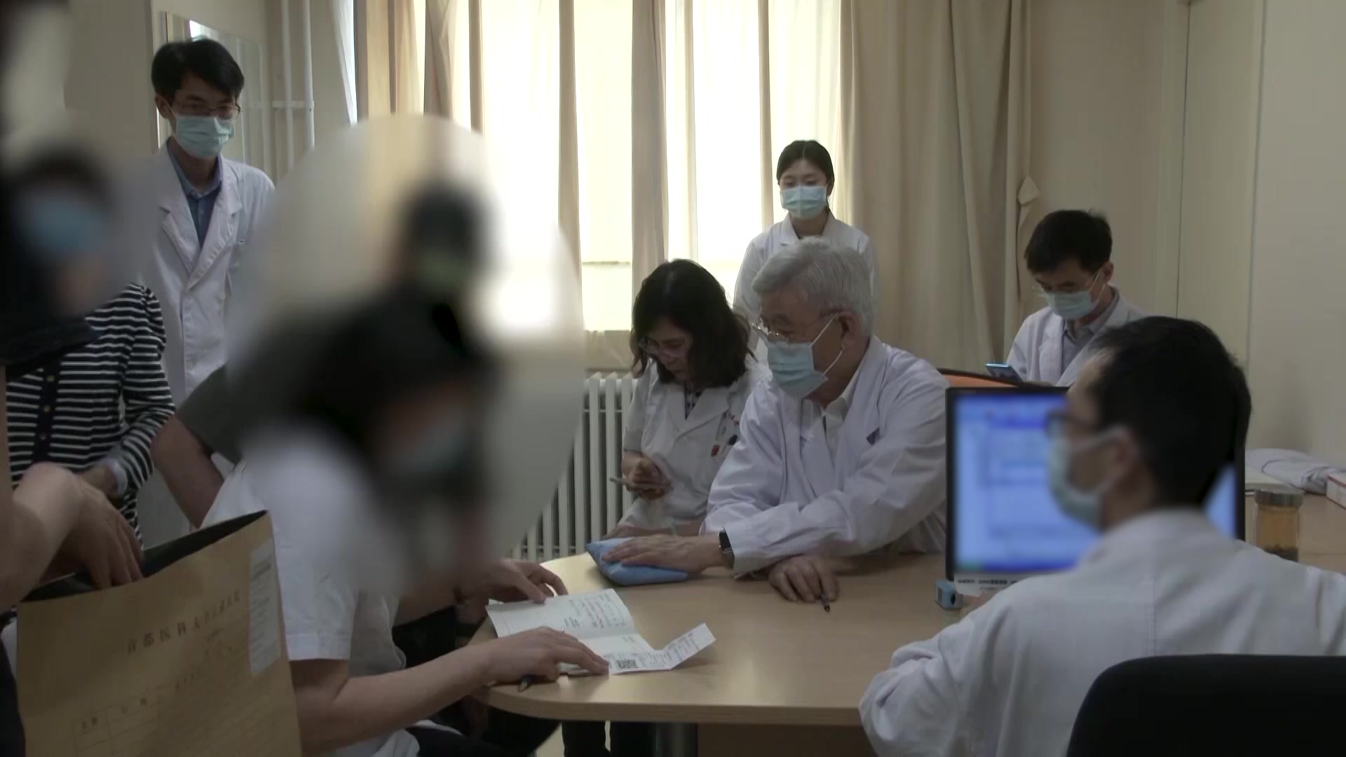 气阴不足证：62岁男性肺间质纤维化困倦眼涩的益气养阴固肾法