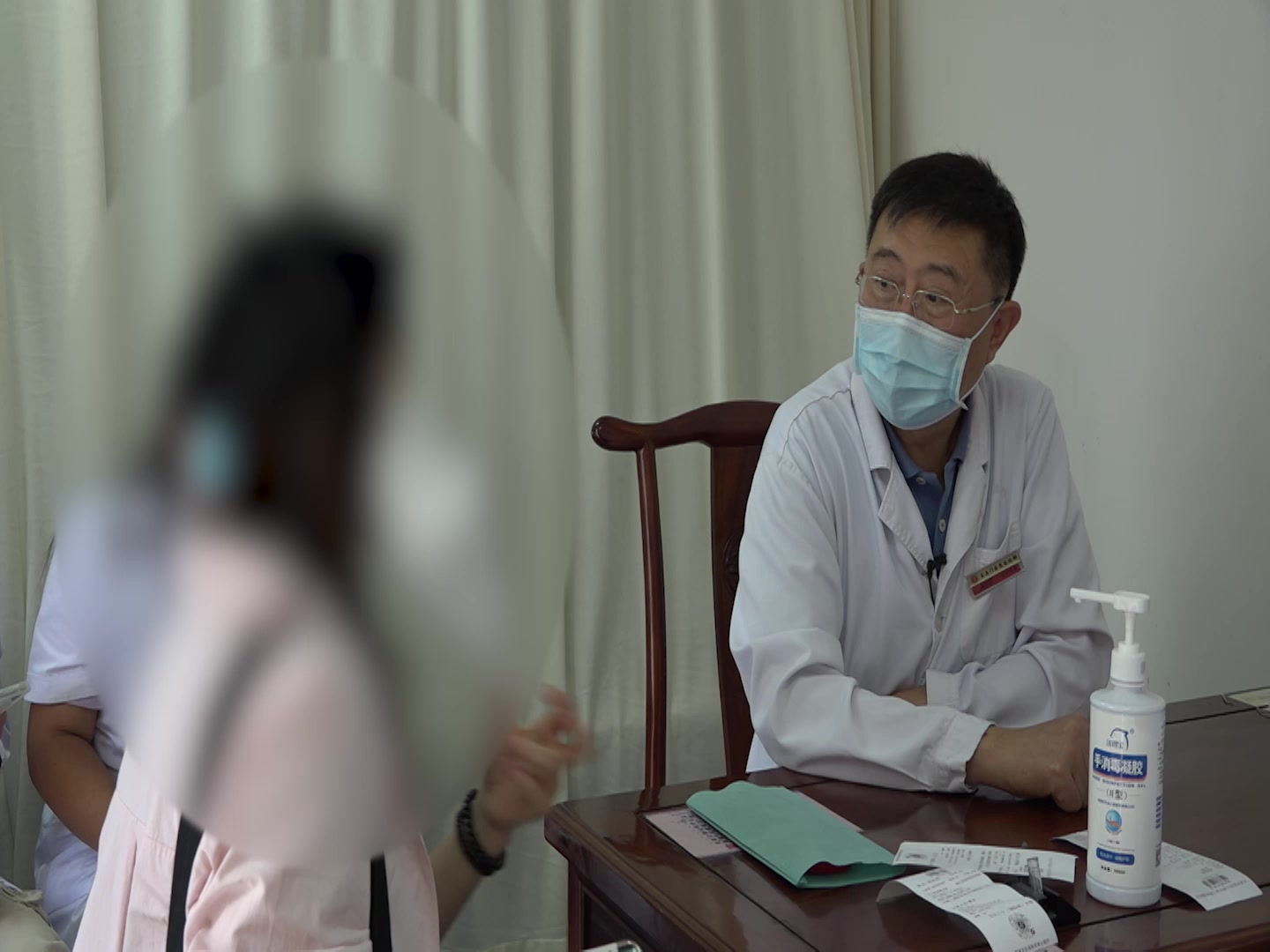 肺热证：23岁女性面部粉刺丘疹脓疱4年的清肺解毒法