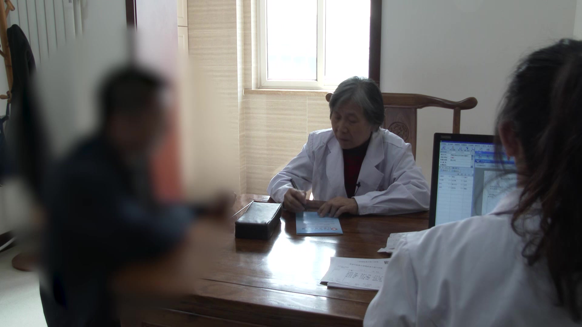 代谢紊乱致痹证：57岁男性多关节疼痛偏头痛的慢病管理与用药纠正