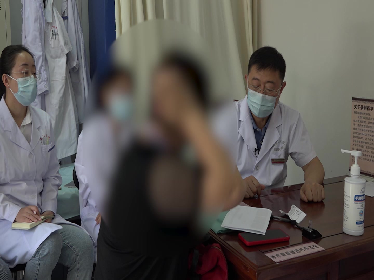 湿热瘀阻：48岁女性头皮瘙痒脱屑伴指甲变形的清热利湿活血法