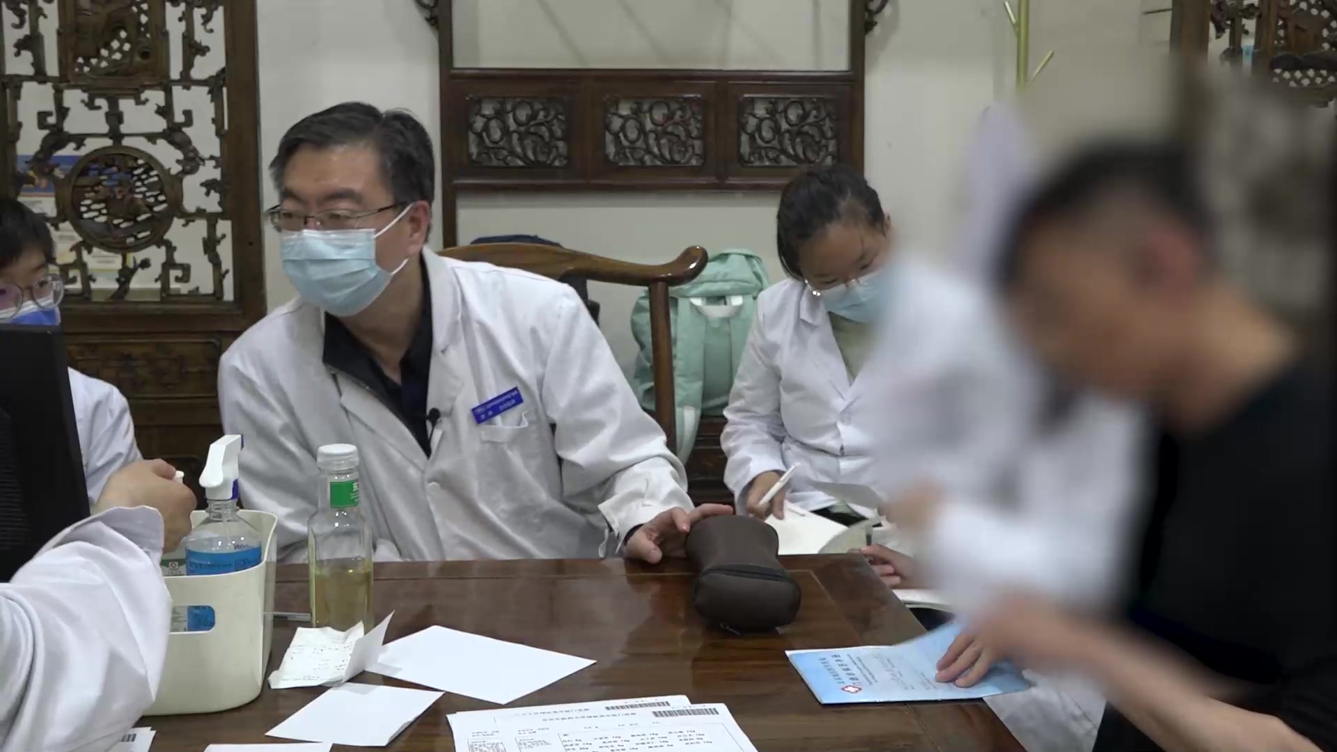 肝胃不和胃气上逆：41岁男性胃胀吞咽不畅的疏肝降逆消痞法