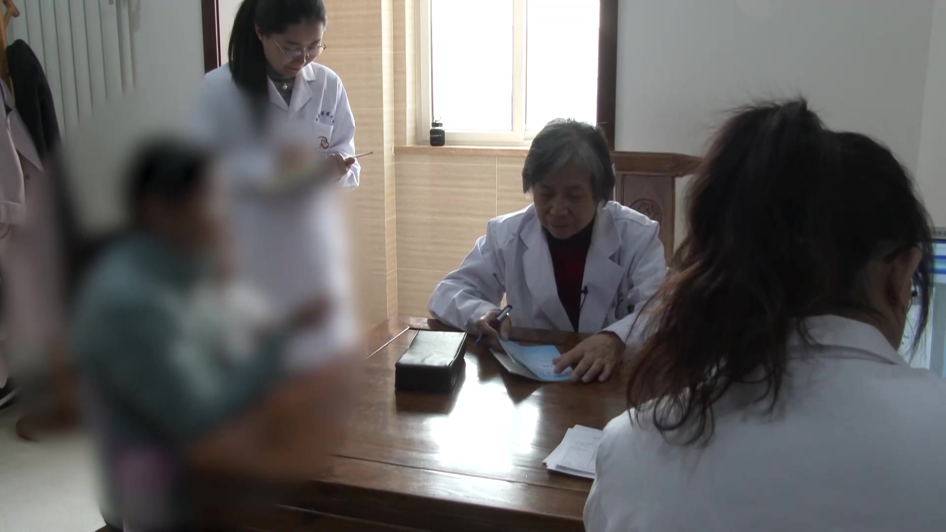 气血不足营卫不和：56岁女性痹证服药后改善，动则汗出的调治