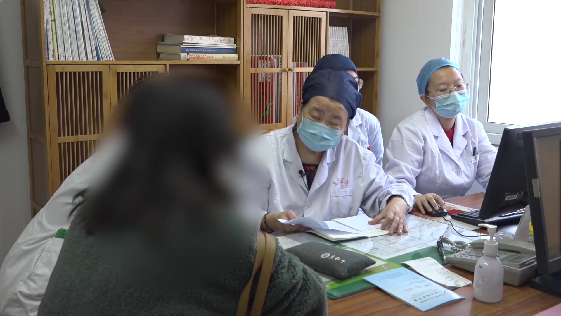 肝肾阴虚：23岁月经稀发伴烘热汗出的滋肾清肝调经法
