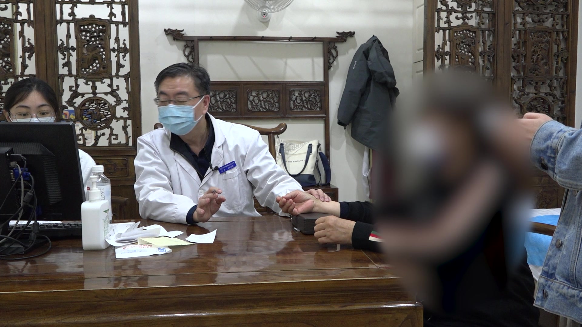 肝郁脾虚肝阳上亢：57岁女性失眠头晕大便干的疏肝健脾平肝安神法