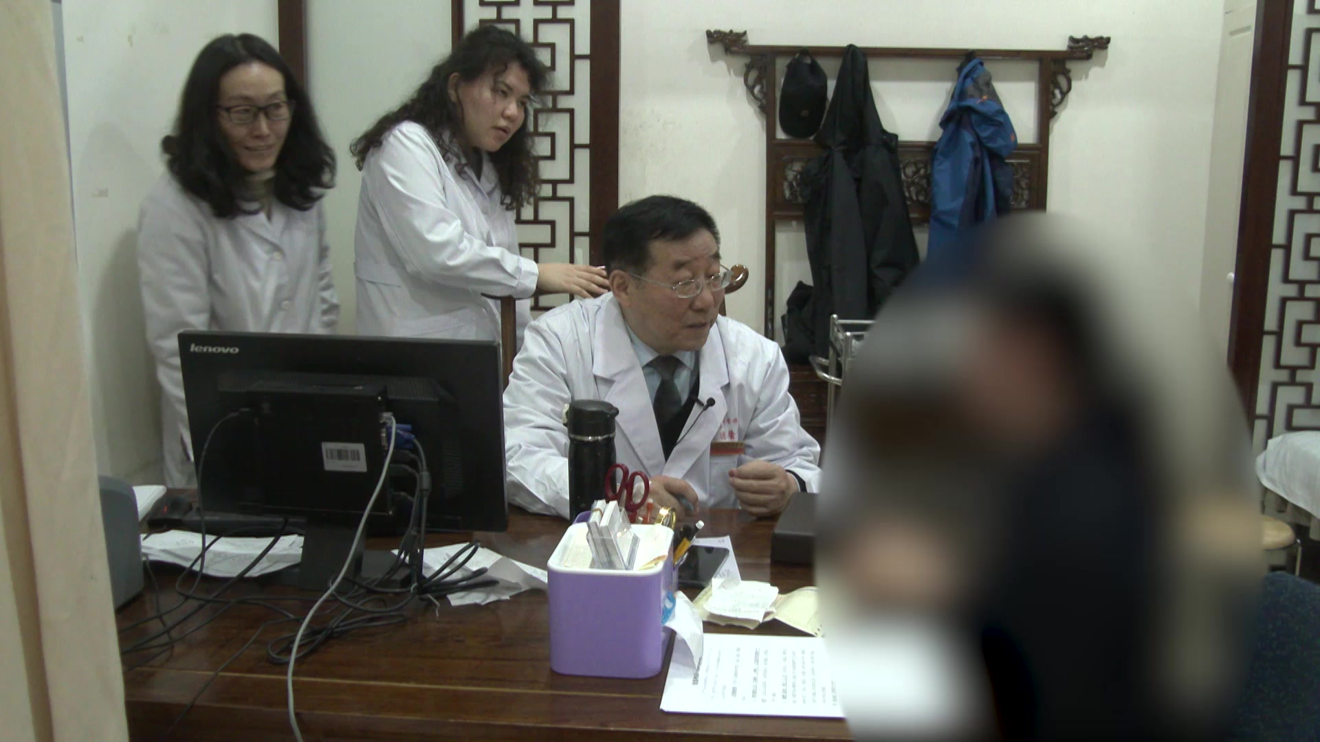 湿热内蕴证：30岁女性下巴痤疮多年的清热解毒利湿法
