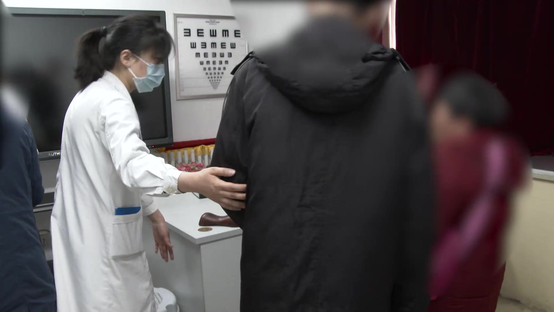 肝肾阴虚虚火上炎：54岁高度近视黄斑变性眼底出血的化瘀止血与调补肝肾法