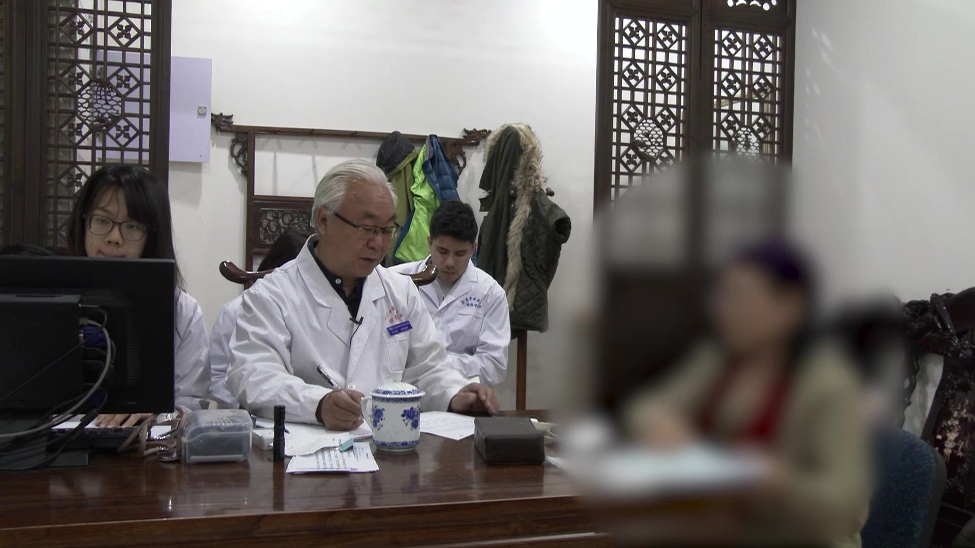 脾肾阳虚寒热错杂：66岁女性直肠溃疡便血腹部发凉之乌梅丸守方治疗