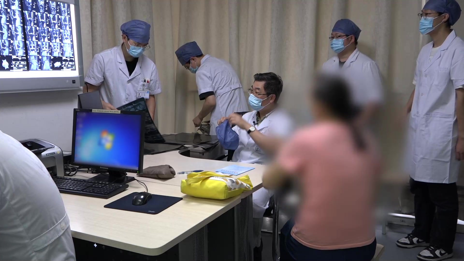 气滞血瘀：54岁女性膝外伤后持续疼痛8个月的中药内外合治与康复锻炼法