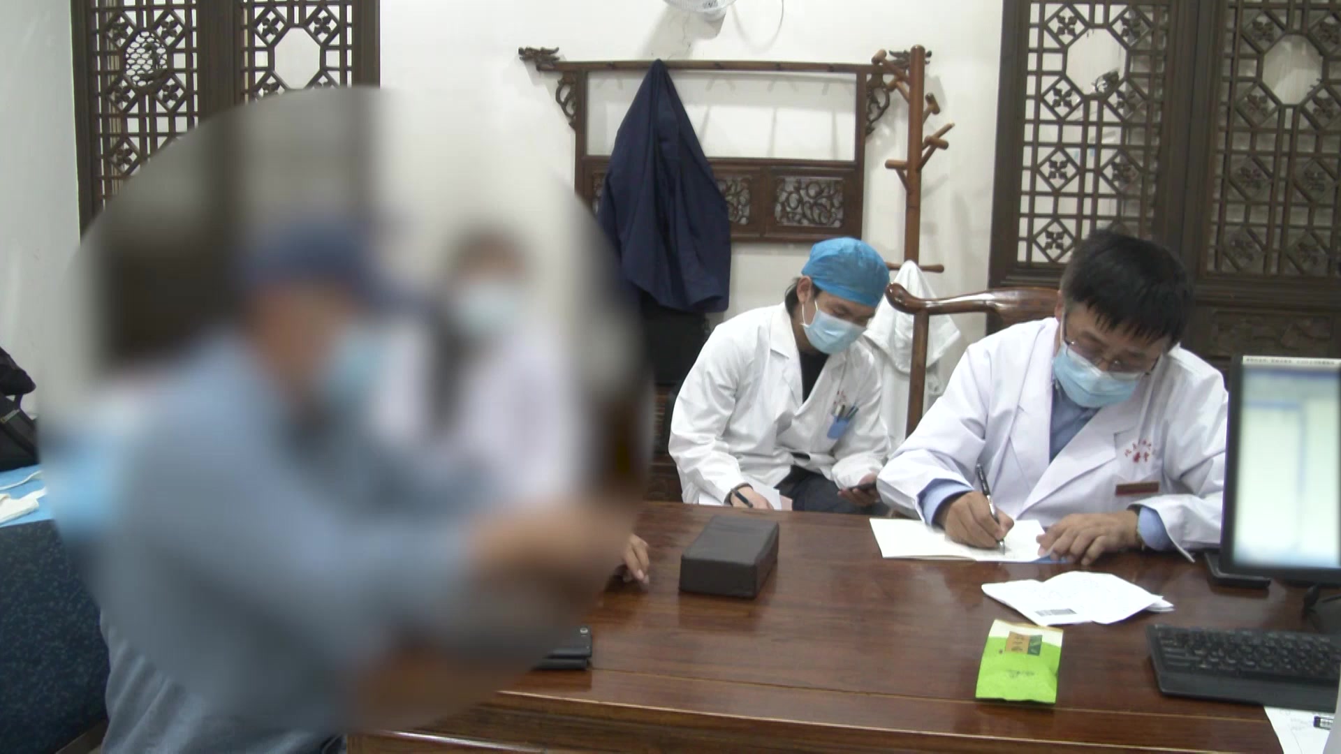 肝胆湿热证：58岁男性糖尿病血糖下降后仍尿黄头胀的利胆清热调方