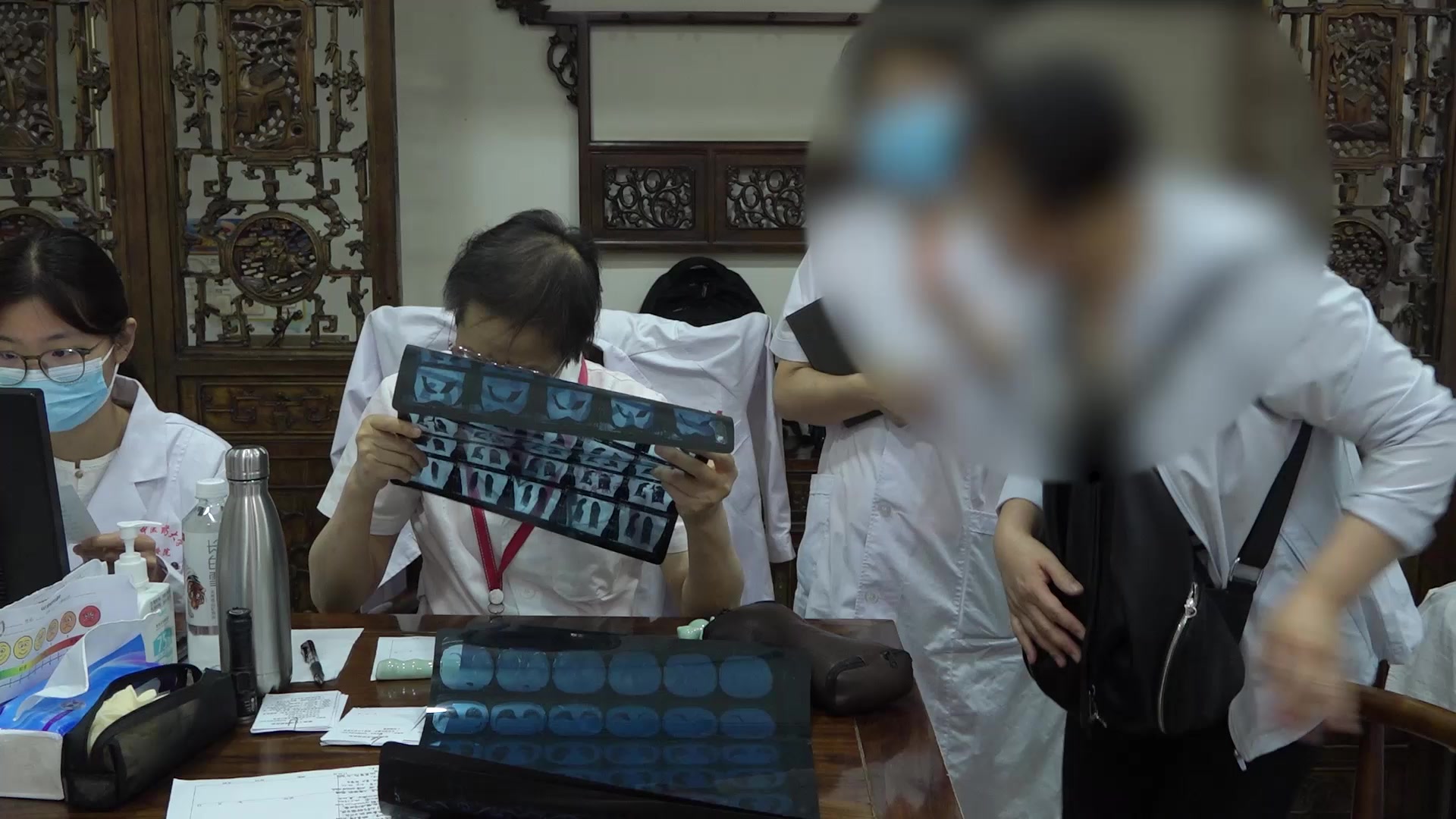 痰浊蕴肺：78岁男性间质肺炎咳嗽气短的宣肺化痰法