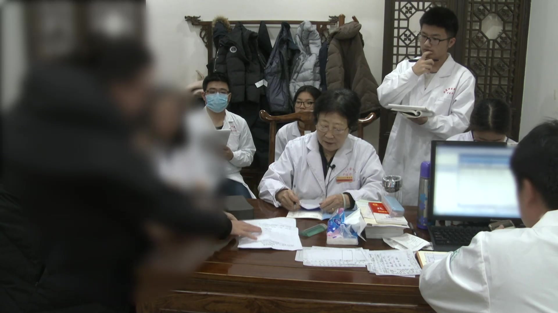 肝气郁结心胃不和：63岁冠心病心绞痛频繁发作的平肝和胃通络法