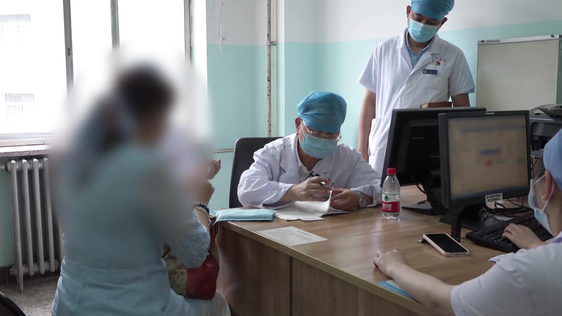 阴虚内热：48岁女性水肿消退后手心热出汗的养阴清热法
