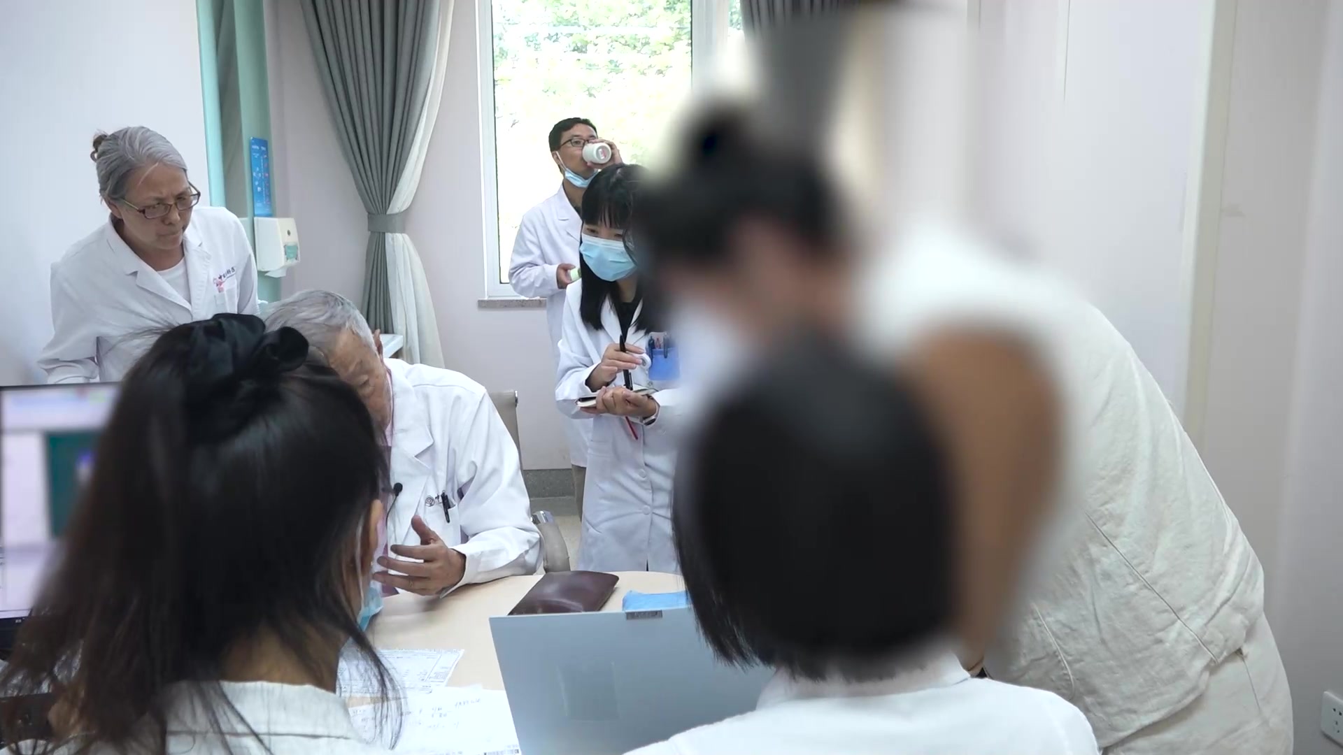 气虚血瘀浊毒内蕴：22岁男性慢性肾衰急性加重之紧急透析与整体调治思路
