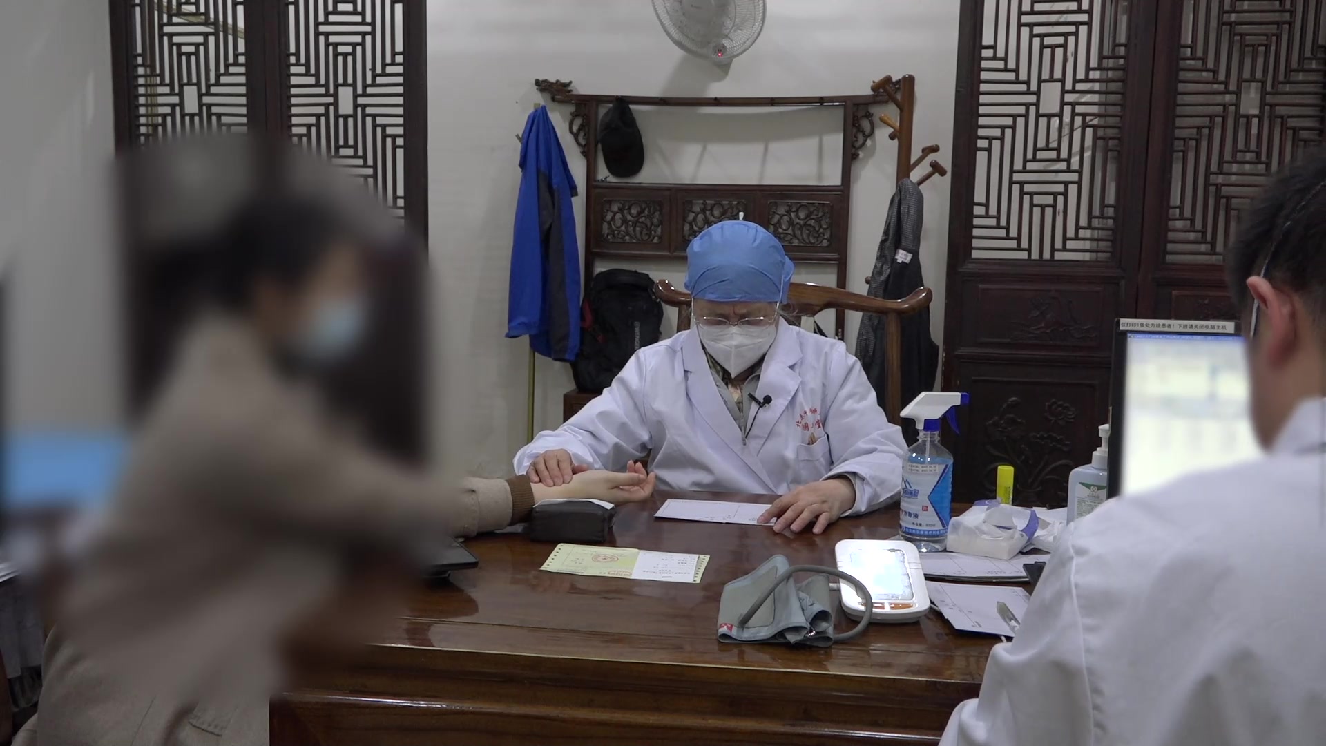 气血不和冲任不固：33岁女性月经淋漓量多血块的急症止血调治