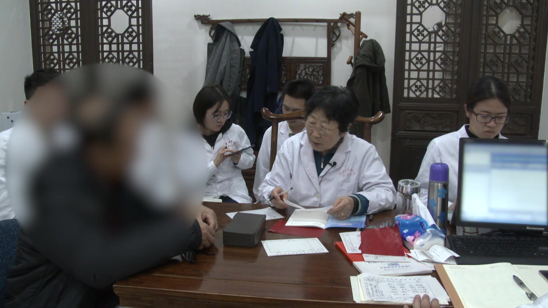 脾虚风动：66岁结肠癌术后手抖头晕的健脾息风法