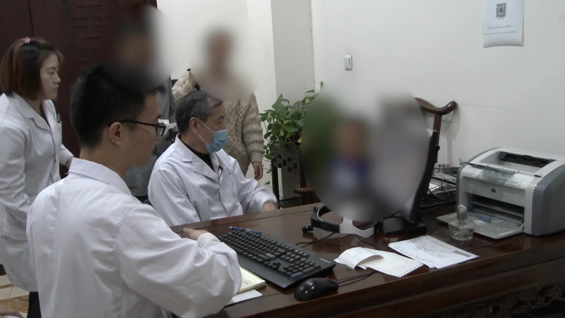 痰热壅肺肺胃不和：6岁女童声带小结声音嘶哑的清热散结利咽法