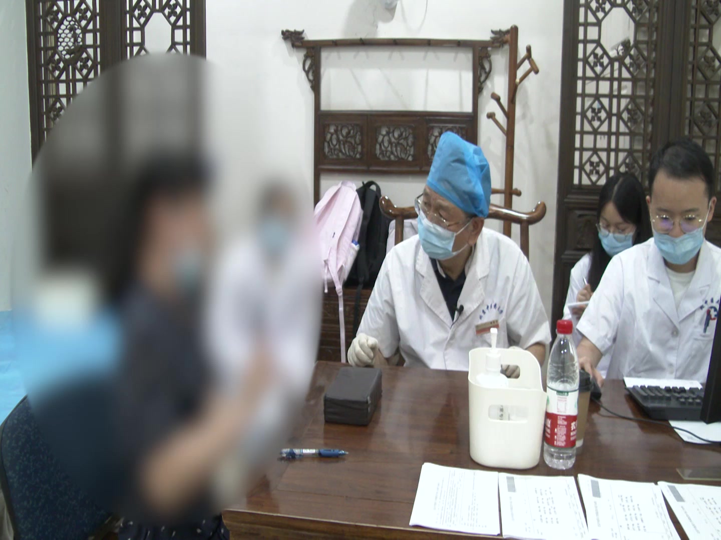 肝郁脾虚气滞血瘀：44岁女性胃痛食硬则发的疏肝和胃法