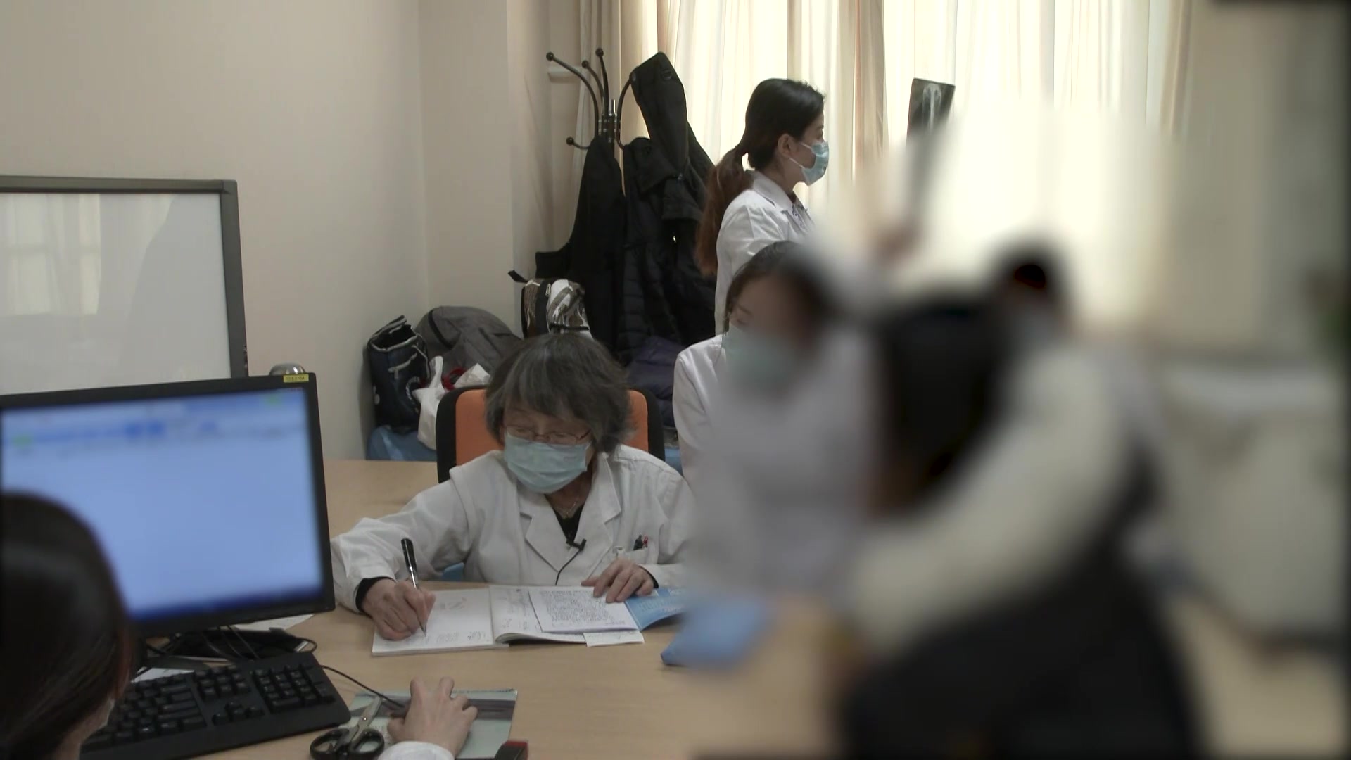 湿浊痹阻阳气亏虚：25岁强直性脊柱炎患者腰背痛加重半年的中西药调治