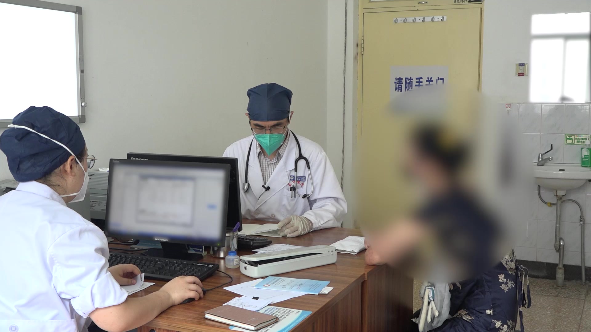 少阳太阴合病：46岁女教师胸闷心悸失眠的化湿和胃安神法