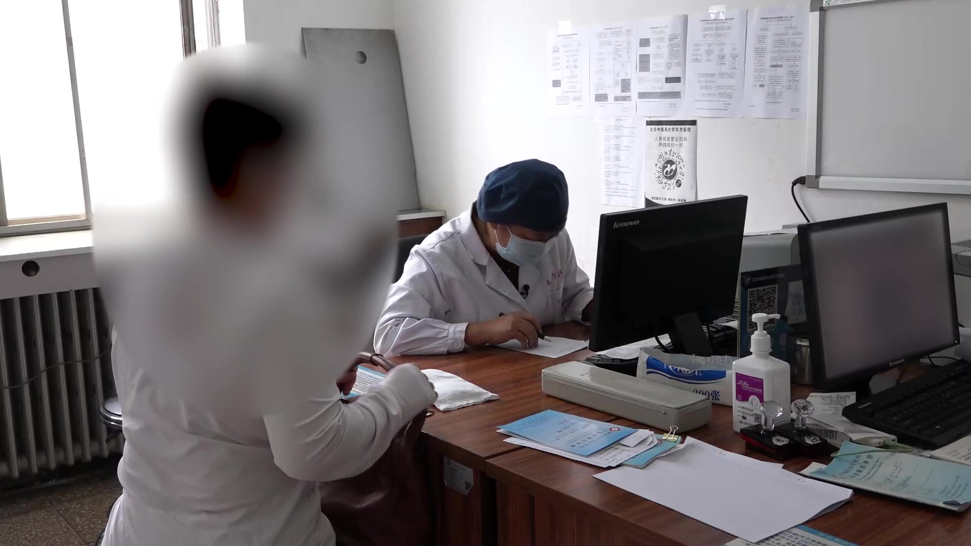 肝气郁结：49岁更年期焦虑健忘患者的情志疏导与轻剂调治