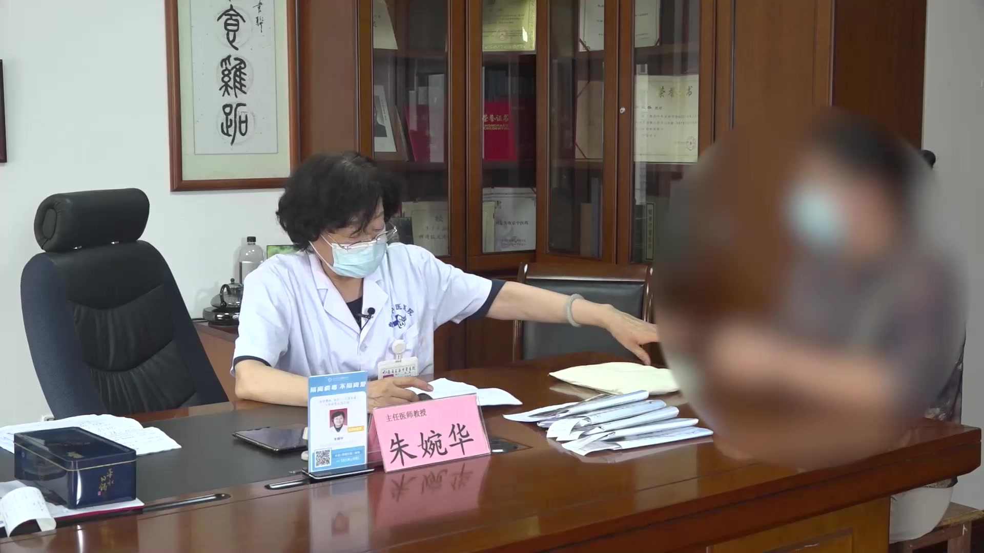 湿毒蕴肤：54岁女性反复荨麻疹潮湿季发作的清利湿毒法