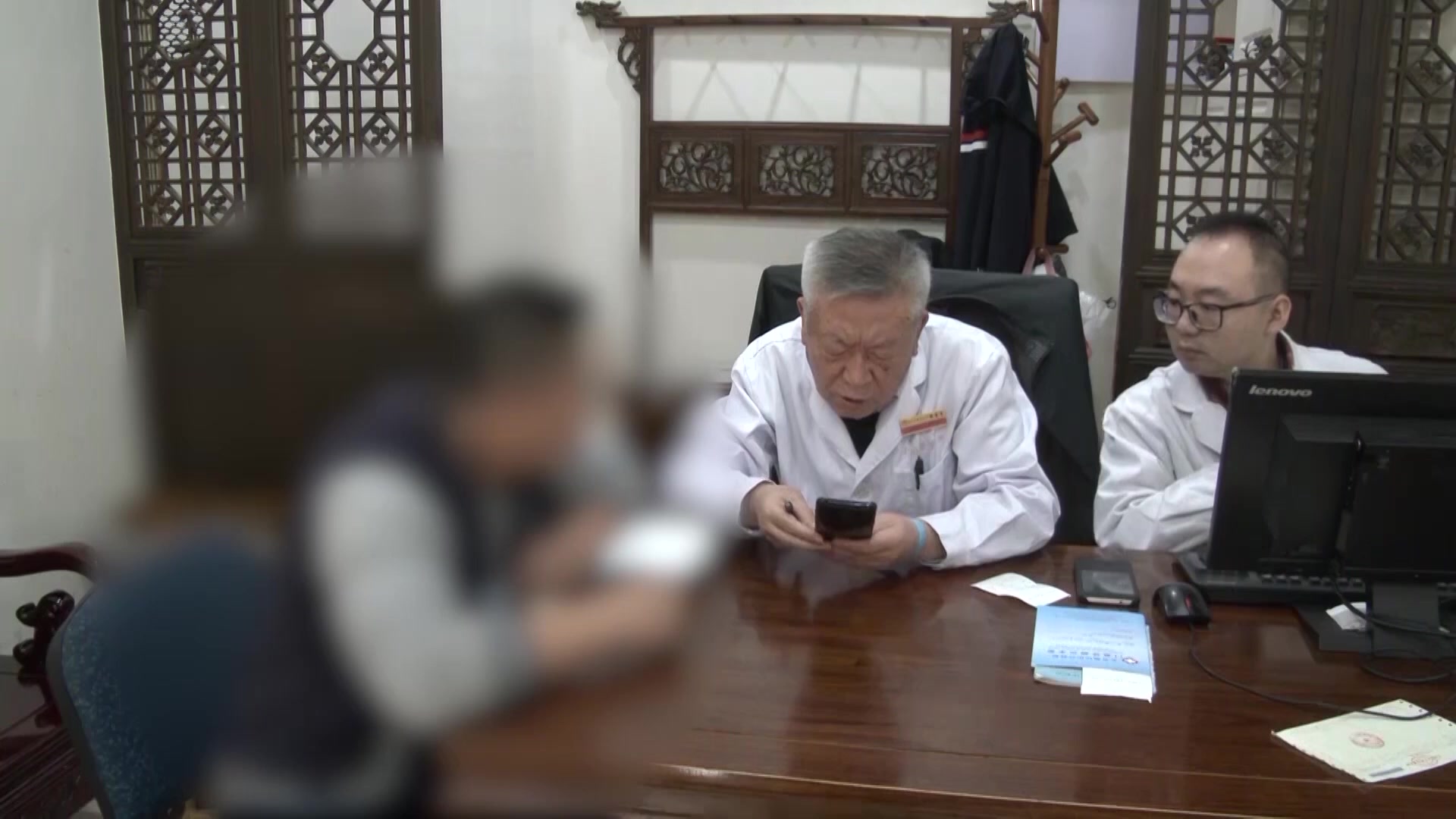 肝郁气滞：56岁女性乳腺癌破溃疼痛的中药控制与外治法
